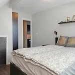 And Cozy - Parking Included! Apartment *