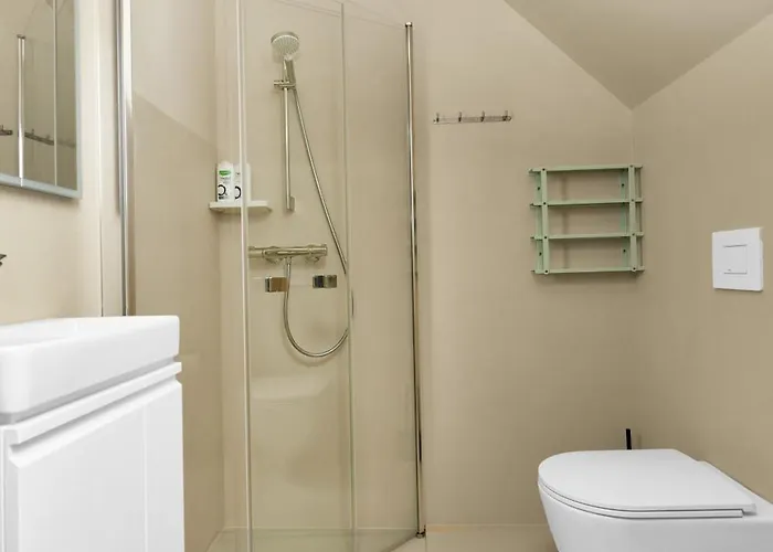 Apartment And Cozy - Parking Included!