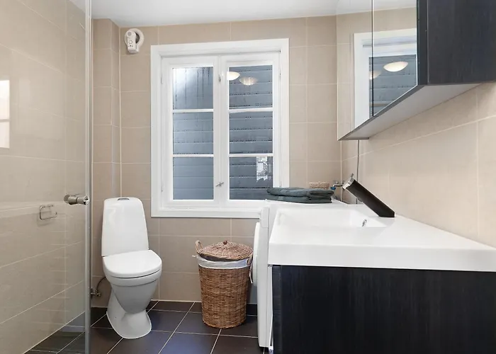 And Cozy - Parking Included! Lägenhet *