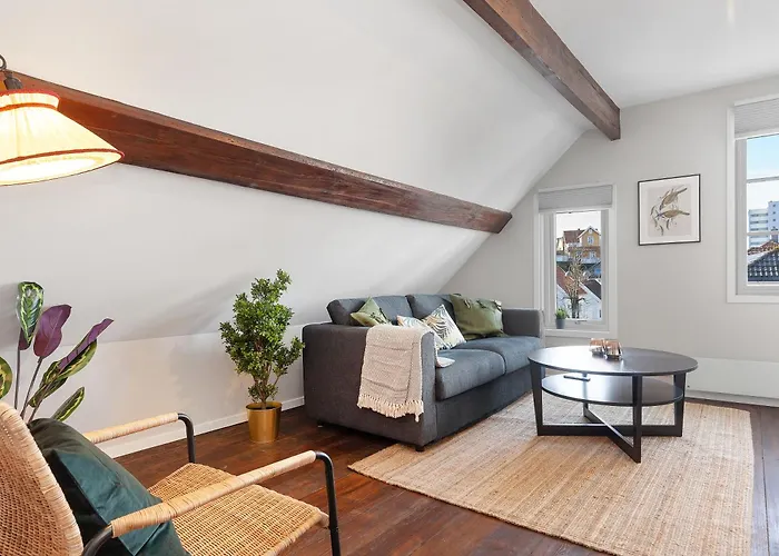 Lejlighed And Cozy - Parking Included! *